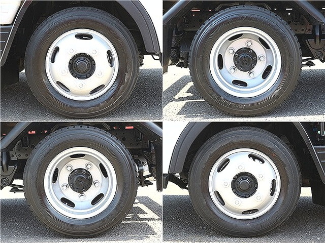 三菱ふそうキャンター平ボディ小型（2t・3t）[写真12]