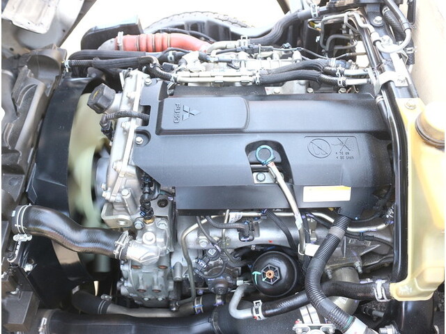 三菱ふそうキャンター平ボディ小型（2t・3t）[写真15]