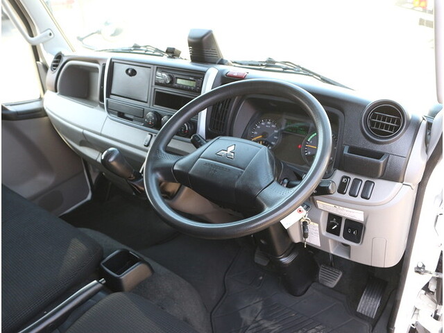 三菱ふそうキャンター平ボディ小型（2t・3t）[写真26]