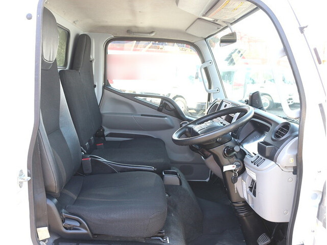 三菱ふそうキャンター平ボディ小型（2t・3t）[写真27]