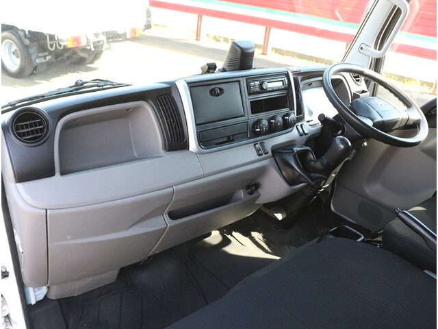 三菱ふそうキャンター平ボディ小型（2t・3t）[写真28]