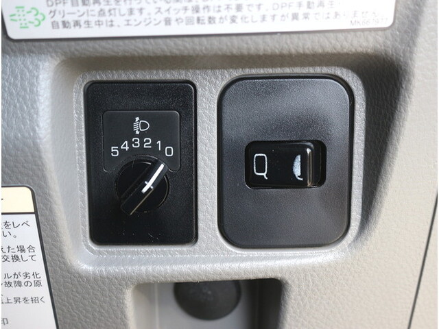 三菱ふそうキャンター平ボディ小型（2t・3t）[写真34]