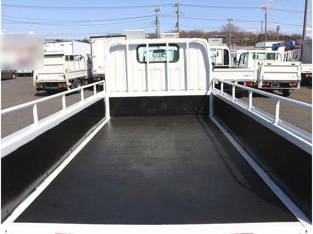 三菱ふそうキャンター平ボディ小型（2t・3t）[写真06]