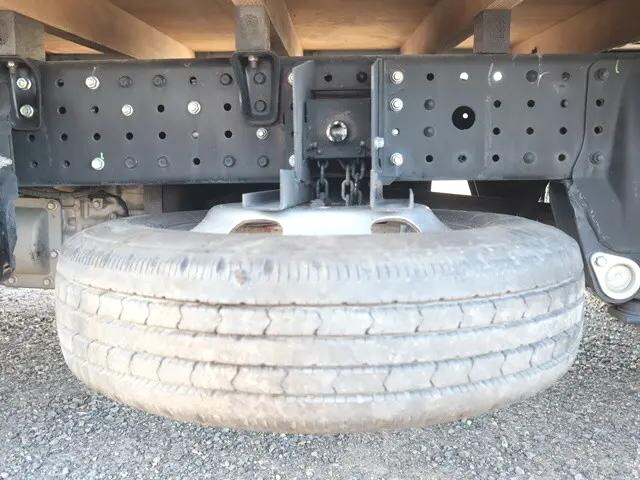 三菱ふそうキャンター平ボディ小型（2t・3t）[写真17]