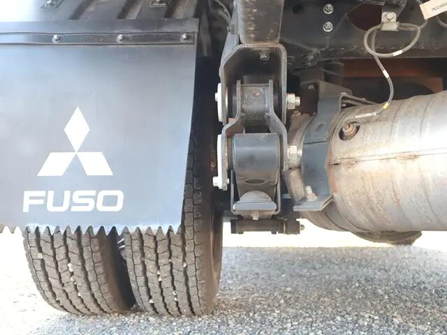 三菱ふそうキャンター平ボディ小型（2t・3t）[写真24]