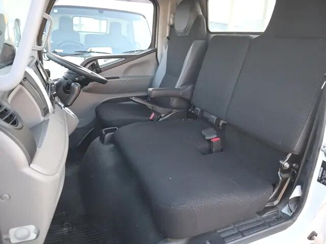 三菱ふそうキャンター平ボディ小型（2t・3t）[写真30]