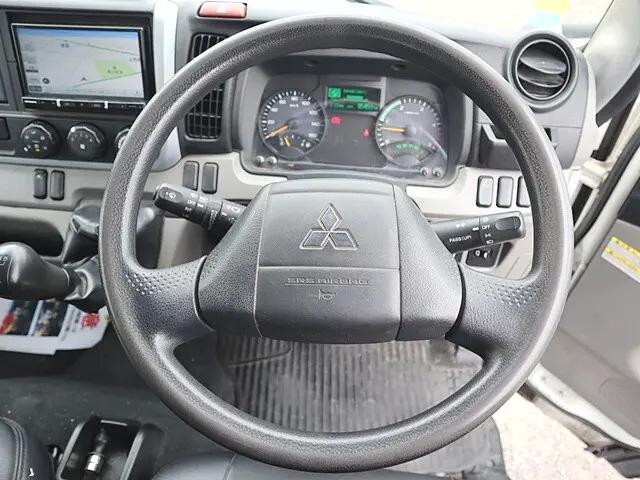 三菱ふそうキャンター平ボディ小型（2t・3t）[写真04]