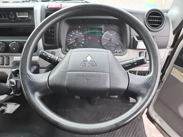 三菱ふそうキャンター平ボディ小型（2t・3t）[写真04]