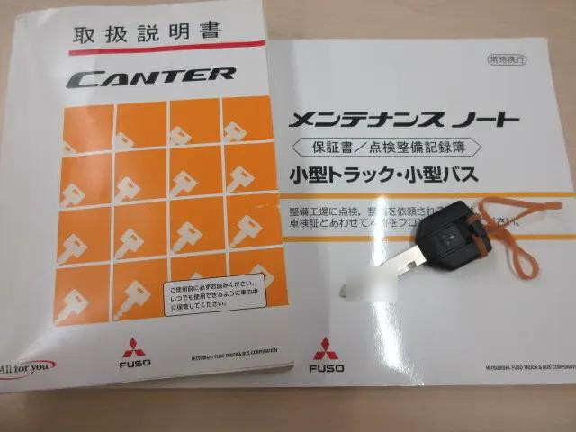 三菱ふそうキャンター平ボディ小型（2t・3t）[写真05]