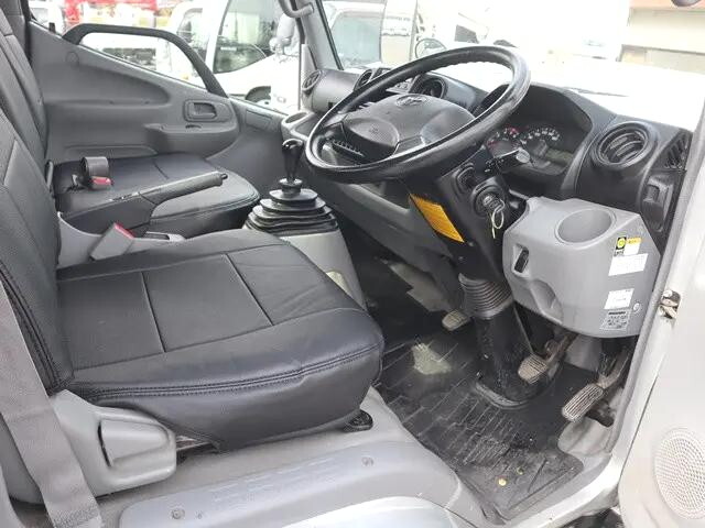 トヨタトヨエース平ボディ小型（2t・3t）[写真23]