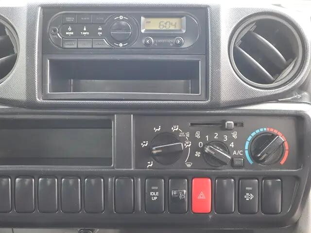 トヨタトヨエース平ボディ小型（2t・3t）[写真29]