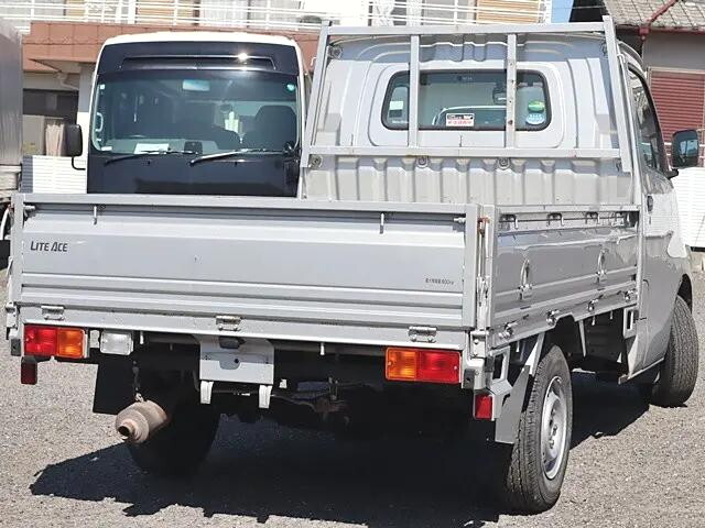 トヨタライトエース平ボディ小型（2t・3t）[写真02]