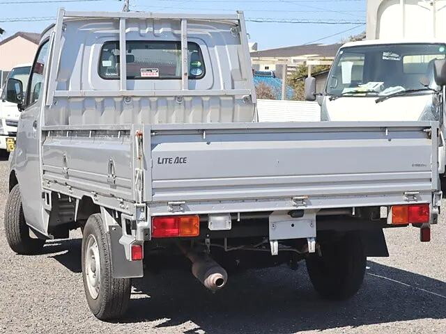 トヨタライトエース平ボディ小型（2t・3t）[写真03]