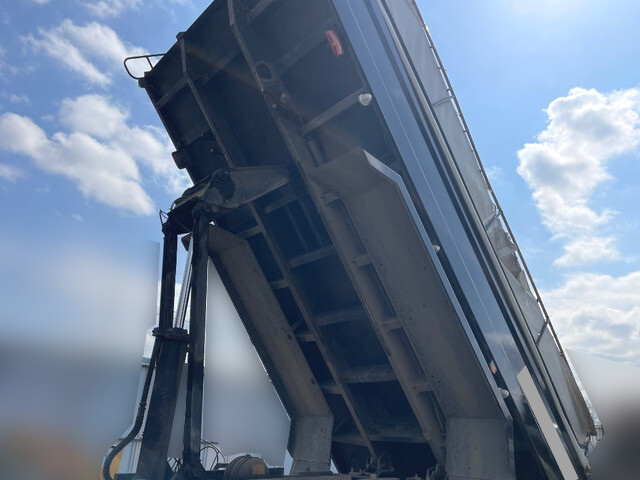 いすゞギガダンプ大型（10t）[写真10]