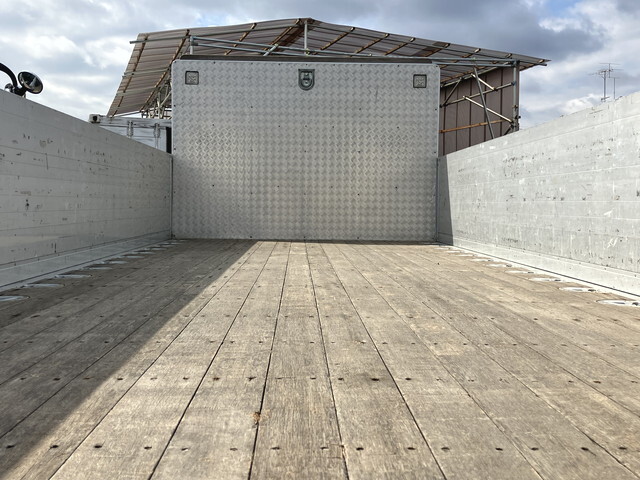 いすゞフォワードアルミブロック増トン（6t・8t）[写真13]