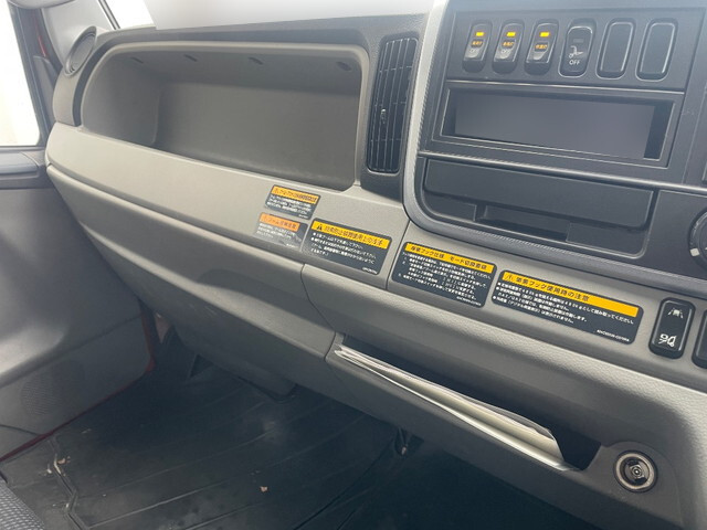 三菱ふそうキャンタークレーン6段小型（2t・3t）[写真36]