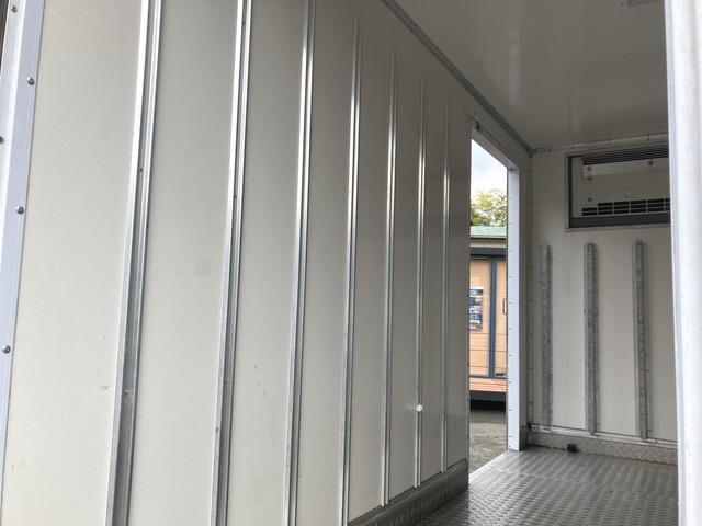 いすゞエルフ冷凍車（冷蔵車）小型（2t・3t）[写真10]