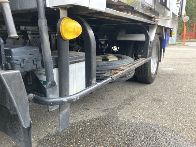 いすゞエルフ冷凍車（冷蔵車）小型（2t・3t）[写真16]