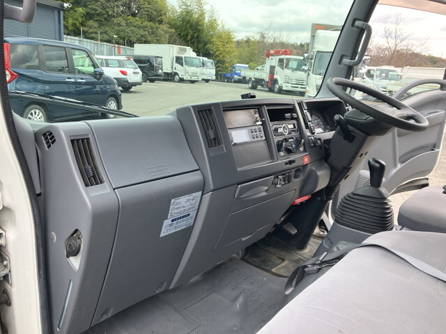 いすゞエルフ冷凍車（冷蔵車）小型（2t・3t）[写真29]