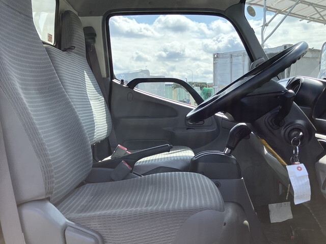 トヨタトヨエースアルミバン小型（2t・3t）[写真30]