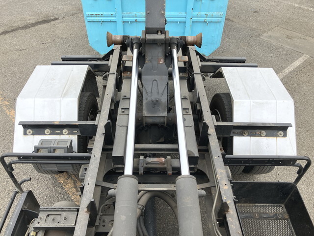 いすゞフォワードコンテナ専用車中型（4t）[写真18]