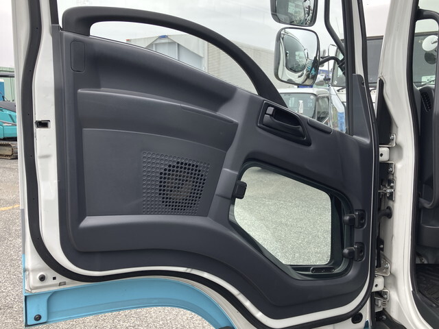 いすゞフォワードコンテナ専用車中型（4t）[写真29]