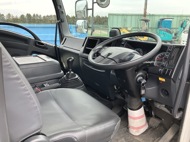 いすゞフォワードコンテナ専用車中型（4t）[写真34]
