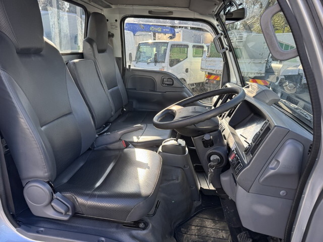 いすゞエルフ平ボディ小型（2t・3t）[写真16]