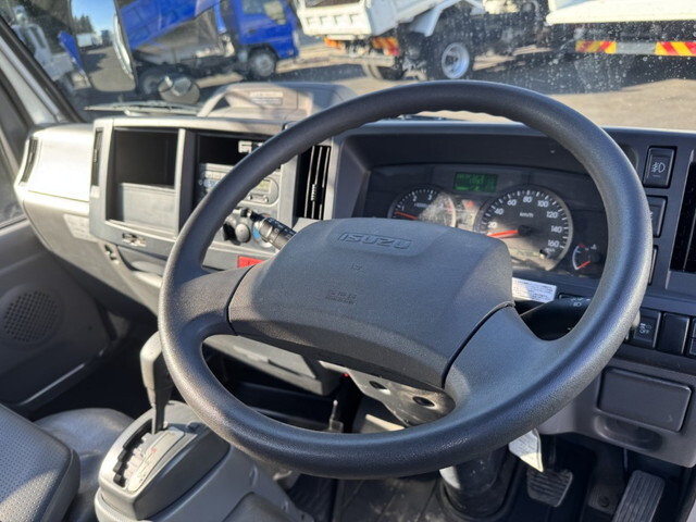 いすゞエルフ平ボディ小型（2t・3t）[写真20]