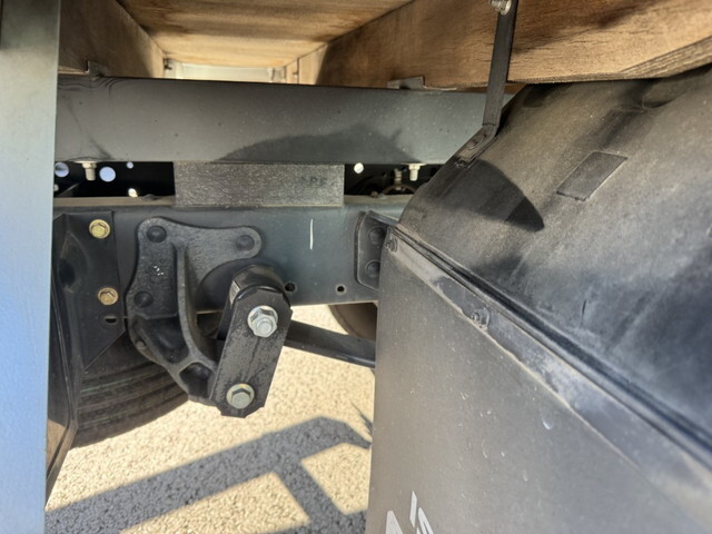 いすゞエルフ平ボディ小型（2t・3t）[写真32]