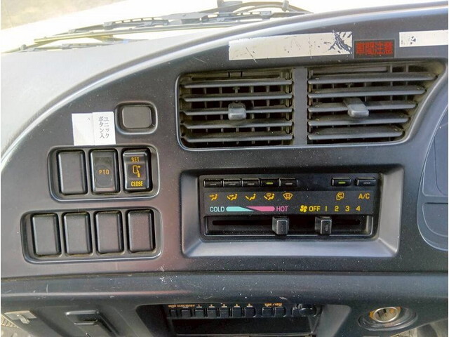 いすゞフォワードクレーン3段中型（4t）[写真13]