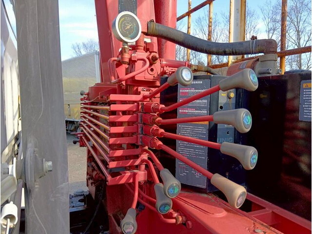 いすゞフォワードクレーン3段中型（4t）[写真36]