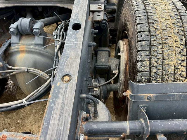 UDトラックスクオントレーラーヘッド（トラクターヘッド）大型（10t）[写真14]