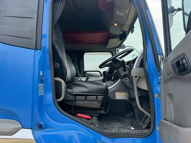 UDトラックスクオントレーラーヘッド（トラクターヘッド）大型（10t）[写真17]