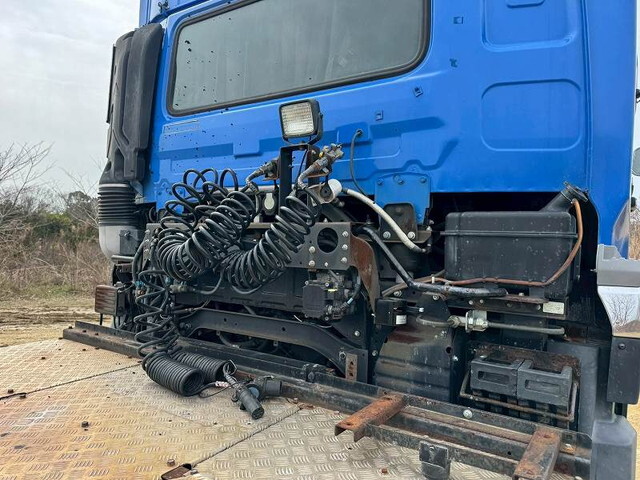 UDトラックスクオントレーラーヘッド（トラクターヘッド）大型（10t）[写真19]