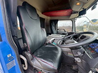 UDトラックスクオントレーラーヘッド（トラクターヘッド）大型（10t）[写真22]