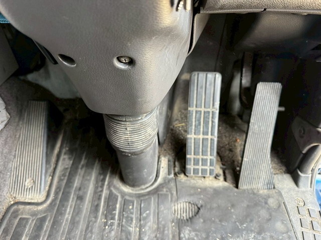 UDトラックスクオントレーラーヘッド（トラクターヘッド）大型（10t）[写真22]