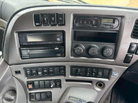 UDトラックスクオントレーラーヘッド（トラクターヘッド）大型（10t）[写真24]