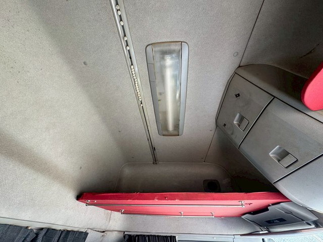 UDトラックスクオントレーラーヘッド（トラクターヘッド）大型（10t）[写真26]