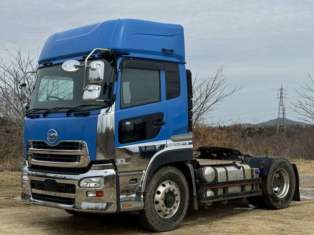 UDトラックスクオントレーラーヘッド（トラクターヘッド）大型（10t）[写真03]