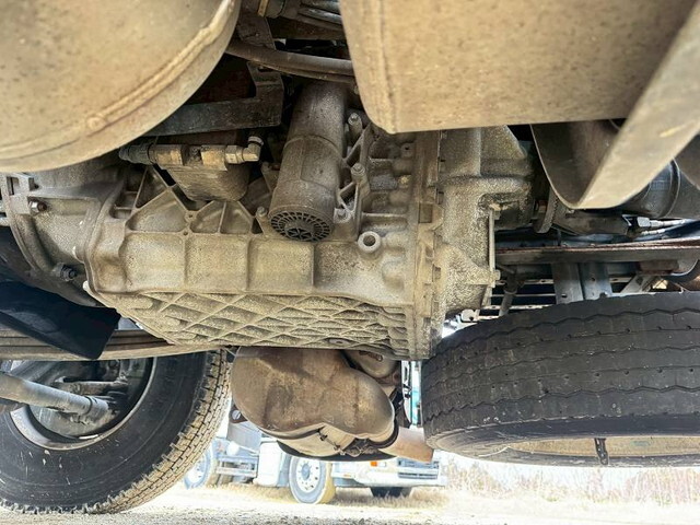 UDトラックスクオントレーラーヘッド（トラクターヘッド）大型（10t）[写真32]