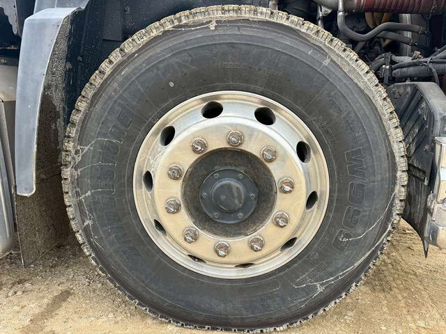 UDトラックスクオントレーラーヘッド（トラクターヘッド）大型（10t）[写真34]