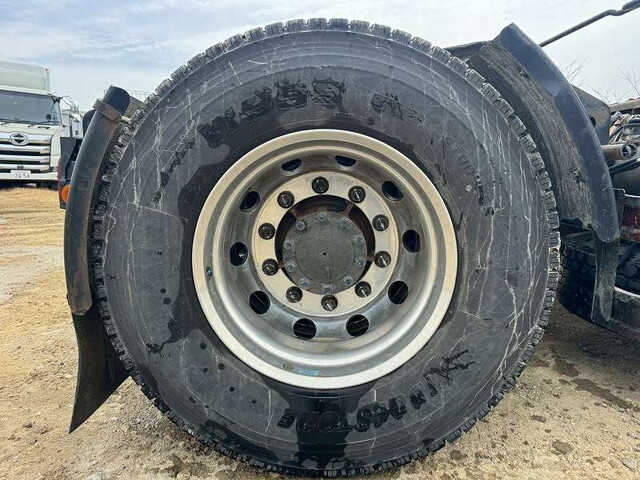 UDトラックスクオントレーラーヘッド（トラクターヘッド）大型（10t）[写真36]