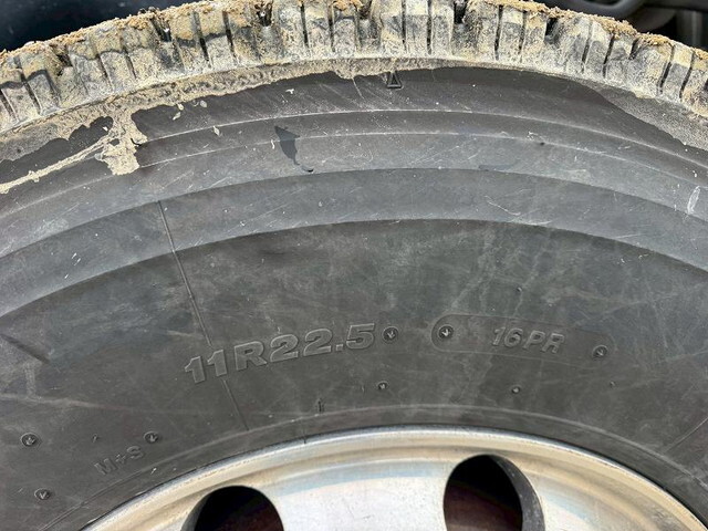 UDトラックスクオントレーラーヘッド（トラクターヘッド）大型（10t）[写真37]