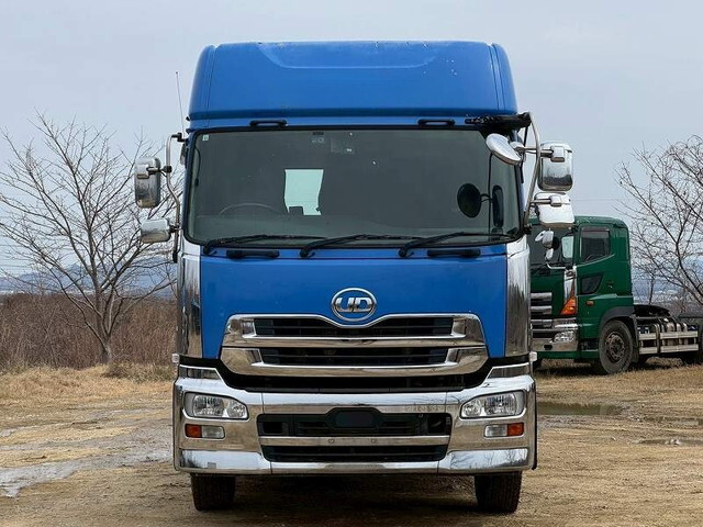 UDトラックスクオントレーラーヘッド（トラクターヘッド）大型（10t）[写真05]