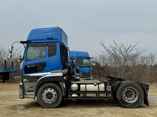 UDトラックスクオントレーラーヘッド（トラクターヘッド）大型（10t）[写真06]