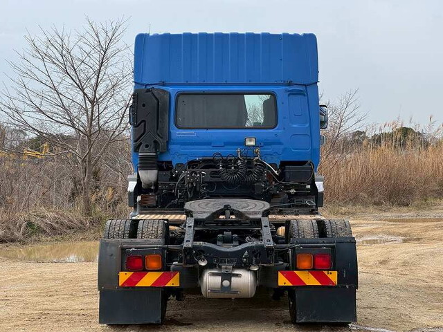 UDトラックスクオントレーラーヘッド（トラクターヘッド）大型（10t）[写真07]