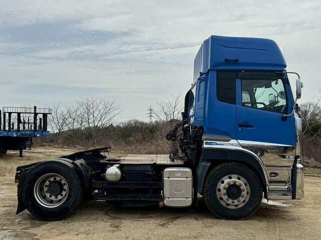 UDトラックスクオントレーラーヘッド（トラクターヘッド）大型（10t）[写真08]