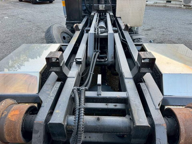 いすゞエルフコンテナ専用車小型（2t・3t）[写真10]