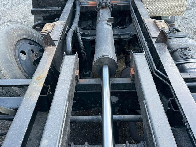 いすゞエルフコンテナ専用車小型（2t・3t）[写真13]